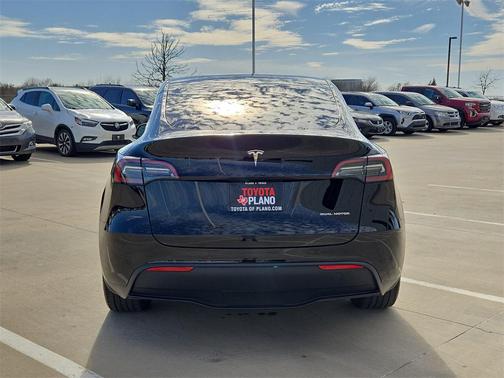 2022 Tesla Model Y Long Range Dual Motor All-Wheel Drive