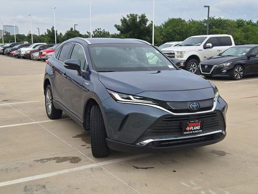 Coastal Gray Metallic 2021 Toyota Venza XLE