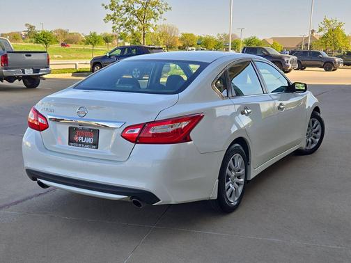 Pearl White 2017 Nissan Altima 2.5 S