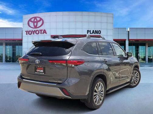 2022 Toyota Highlander Platinum