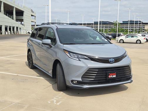 2025 Toyota Sienna Woodland Edition