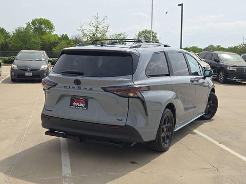 2025 Toyota Sienna Woodland Edition