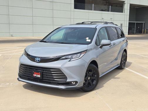 2025 Toyota Sienna Woodland Edition