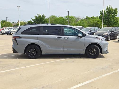 2025 Toyota Sienna Woodland Edition