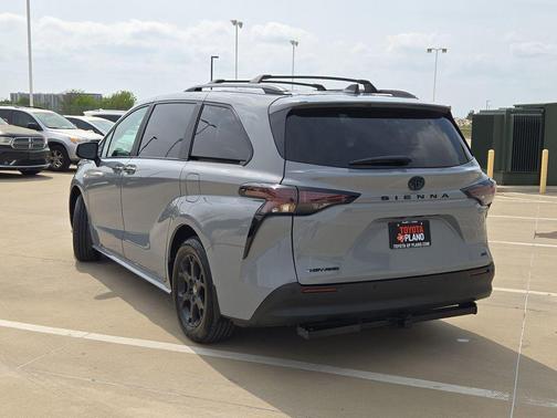 2025 Toyota Sienna Woodland Edition