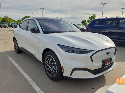 Star White Metallic Tri-Coat 2025 Ford Mustang Mach-E Premium