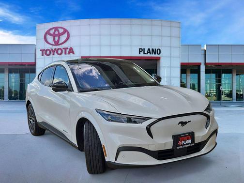 Star White Metallic Tri-Coat 2025 Ford Mustang Mach-E Premium