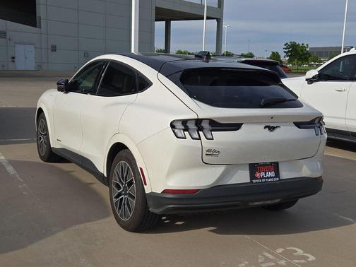Star White Metallic Tri-Coat 2025 Ford Mustang Mach-E Premium