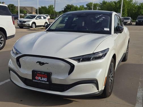 Star White Metallic Tri-Coat 2025 Ford Mustang Mach-E Premium