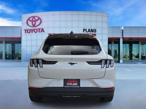 Star White Metallic Tri-Coat 2025 Ford Mustang Mach-E Premium