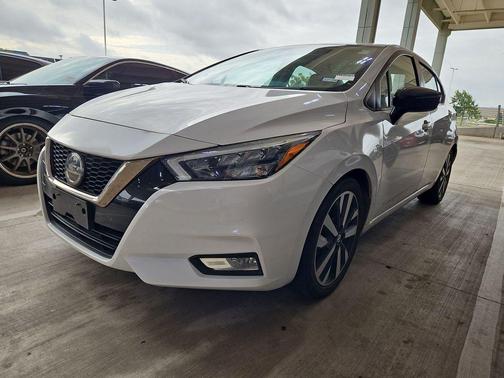 Aspen White TriCoat Pearl 2020 Nissan Versa 1.6 S