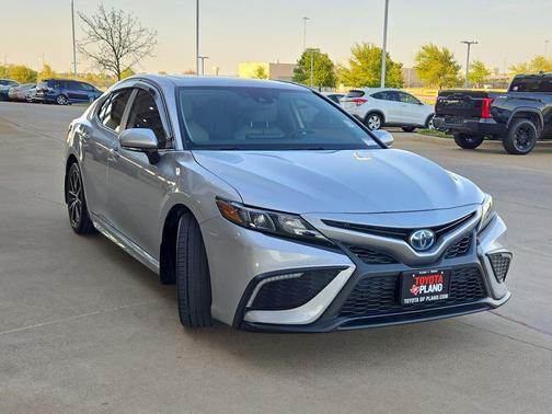 2024 Toyota Camry Hybrid SE
