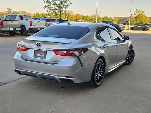 2024 Toyota Camry Hybrid SE