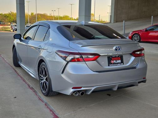 2024 Toyota Camry Hybrid SE