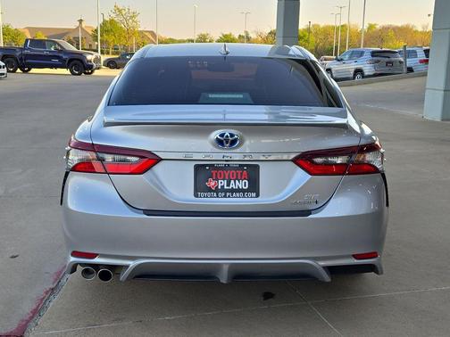 2024 Toyota Camry Hybrid SE