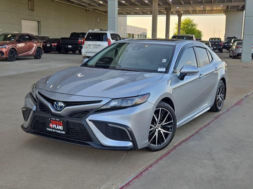 2024 Toyota Camry Hybrid SE