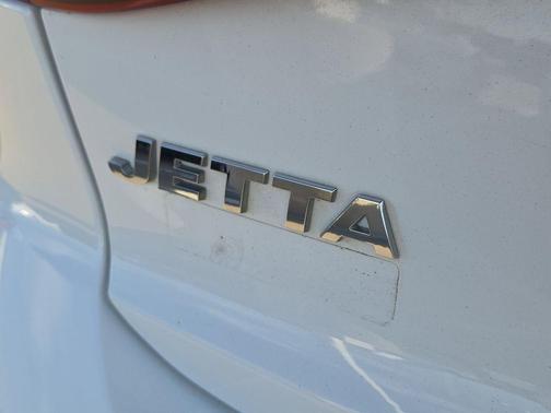 Pure White 2016 Volkswagen Jetta 1.8T Sport