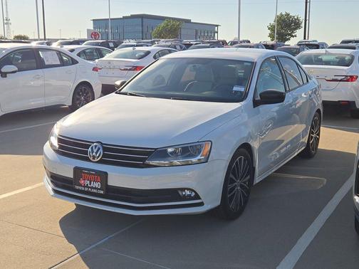 Pure White 2016 Volkswagen Jetta 1.8T Sport