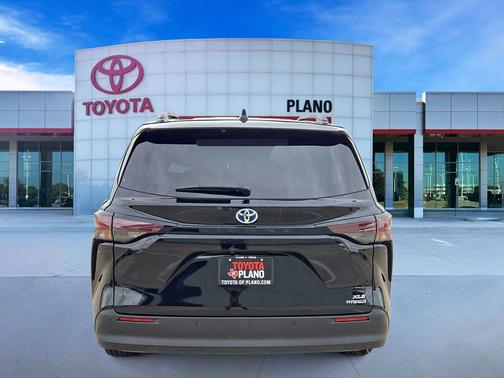 2023 Toyota Sienna XLE