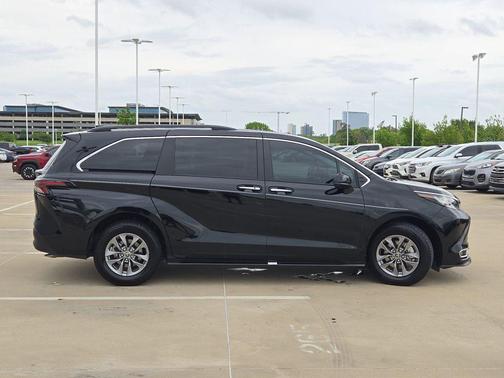 Midnight Black Metallic 2023 Toyota Sienna XLE