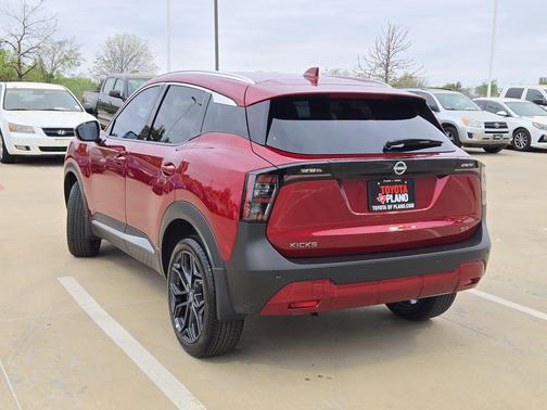 2025 Nissan Kicks SR