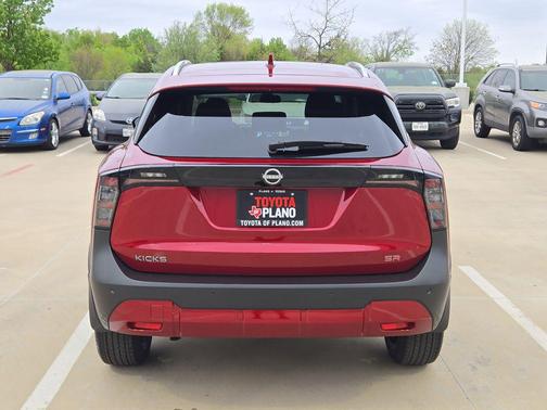 2025 Nissan Kicks SR