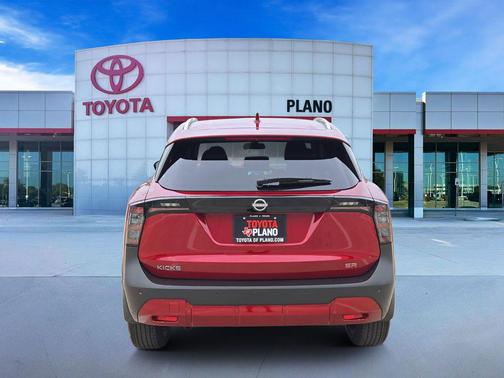 2025 Nissan Kicks SR