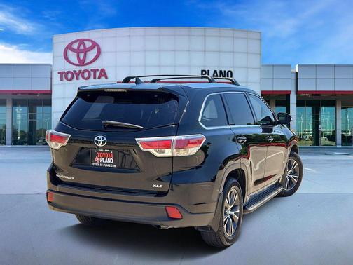 Midnight Black Metallic 2016 Toyota Highlander XLE