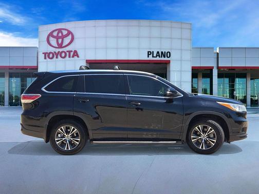 Midnight Black Metallic 2016 Toyota Highlander XLE