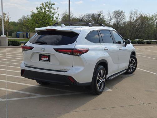 Wind Chill Pearl 2024 Toyota Highlander XLE