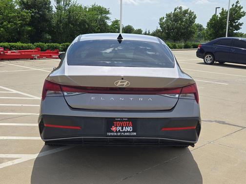 Fluid Metal 2024 Hyundai ELANTRA SEL