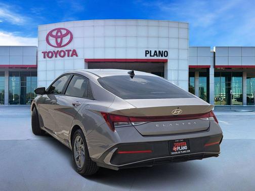 Fluid Metal 2024 Hyundai ELANTRA SEL