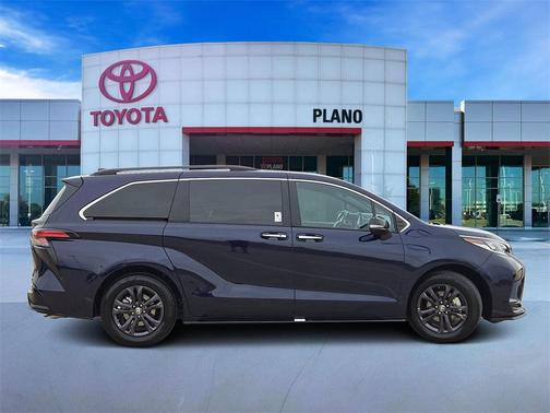 2024 Toyota Sienna XSE 7 Passenger