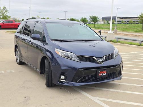 2019 Toyota Sienna SE