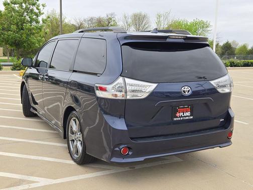 2019 Toyota Sienna SE