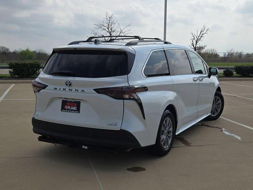 2023 Toyota Sienna XLE
