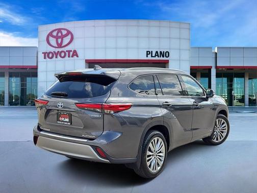 2023 Toyota Highlander Hybrid Platinum
