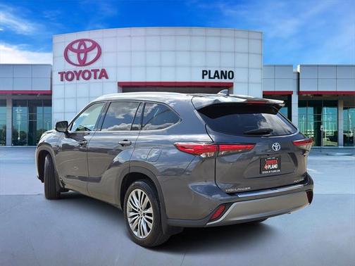 2023 Toyota Highlander Hybrid Platinum