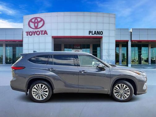 2023 Toyota Highlander Hybrid Platinum