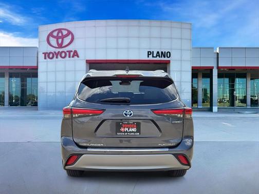 2023 Toyota Highlander Hybrid Platinum