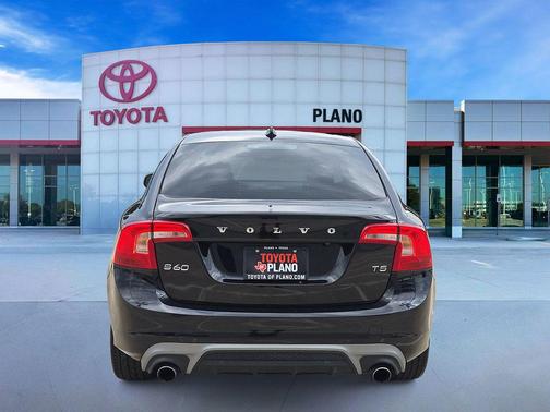 Onyx Black Metallic 2018 Volvo S60 T5 Dynamic