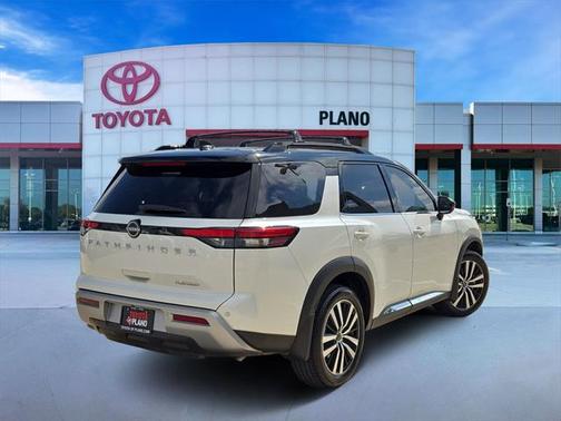 2024 Nissan Pathfinder Platinum FWD