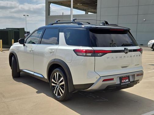 2024 Nissan Pathfinder Platinum FWD
