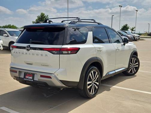 2024 Nissan Pathfinder Platinum FWD
