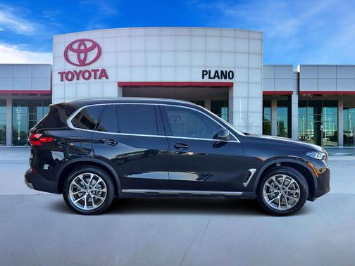 Black Sapphire Metallic 2025 BMW X5 xDrive40i