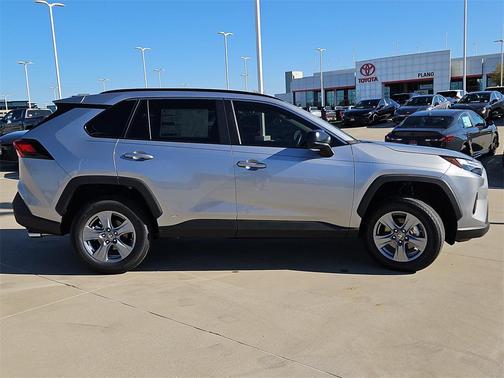 2025 Toyota RAV4 Hybrid LE