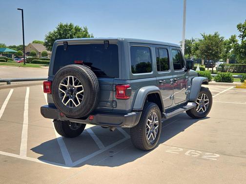 Anvil Clear Coat 2024 Jeep Wrangler 4-Door Sahara 4x4