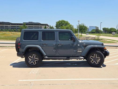 Anvil Clear Coat 2024 Jeep Wrangler 4-Door Sahara 4x4