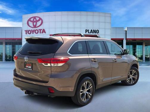 2019 Toyota Highlander LE I4