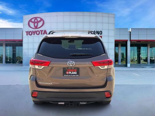 2019 Toyota Highlander LE I4